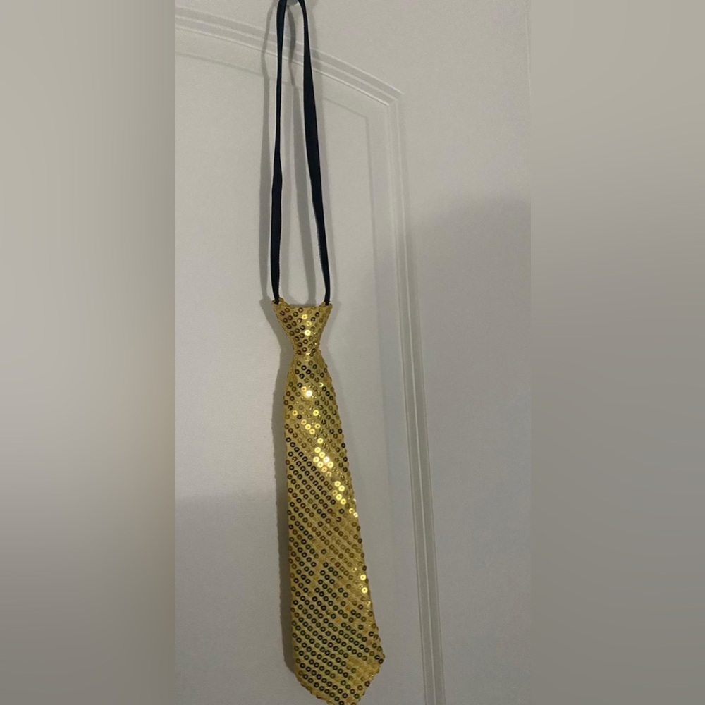 Women tie